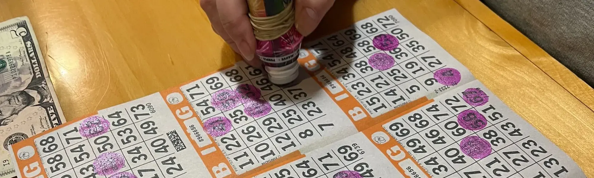 hand presses dobber onto bingo board
